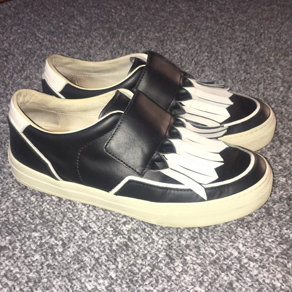 Tod’s Loafers Kiltie Fringe Black and White Leather Slip-on Sneakers Size 5